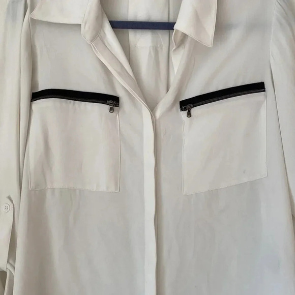 L’ Agence long sleeve blouse button down white black zip pockets needs cleaning - Picture 3 of 7